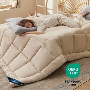 Brand New Bedsure GentleSoft Down Alternative Comforter Queen Beige